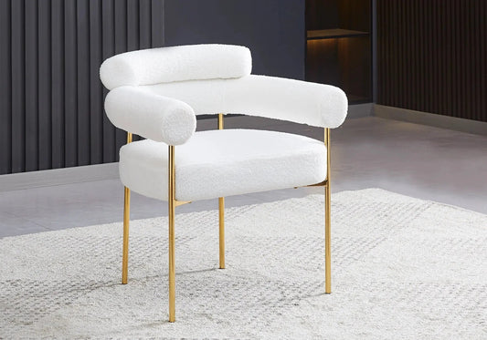 Fauteuil de table bouclé blanc avec pieds dorés | Kove