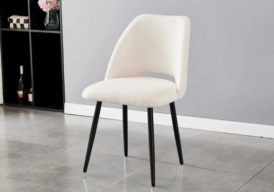 Ensemble table marbre blanc et 4 chaises noires | Kora