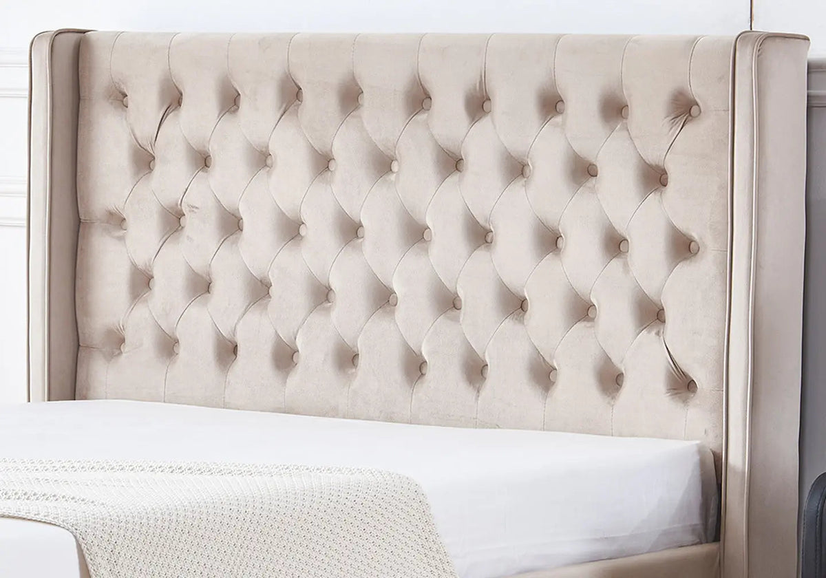 Lit capitonné en moka style chesterfield | Nuvio