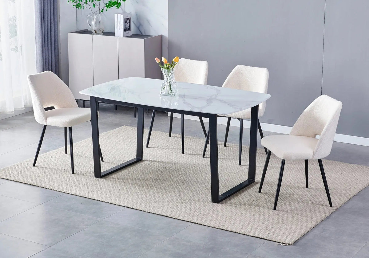 Table à manger effet marbre noir et pieds noirs | Kora