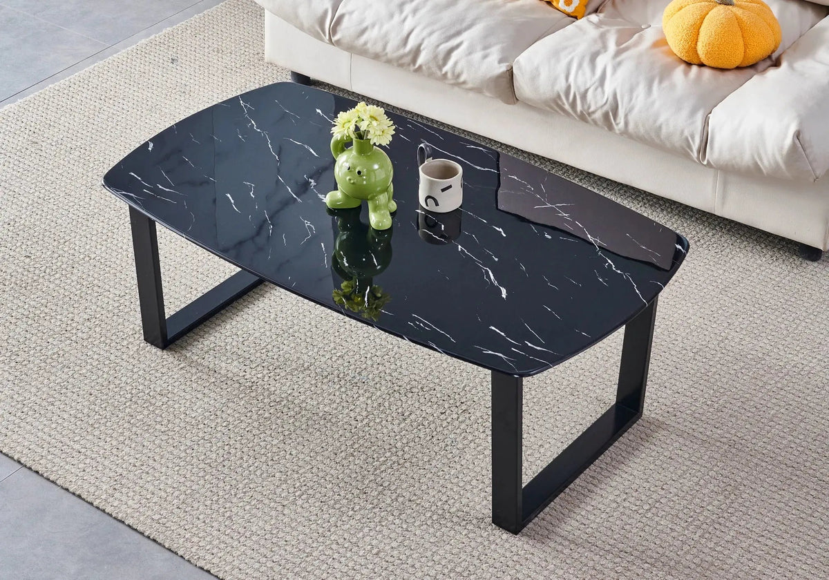 Table basse de salon noire effet marbre et métal | Kora
