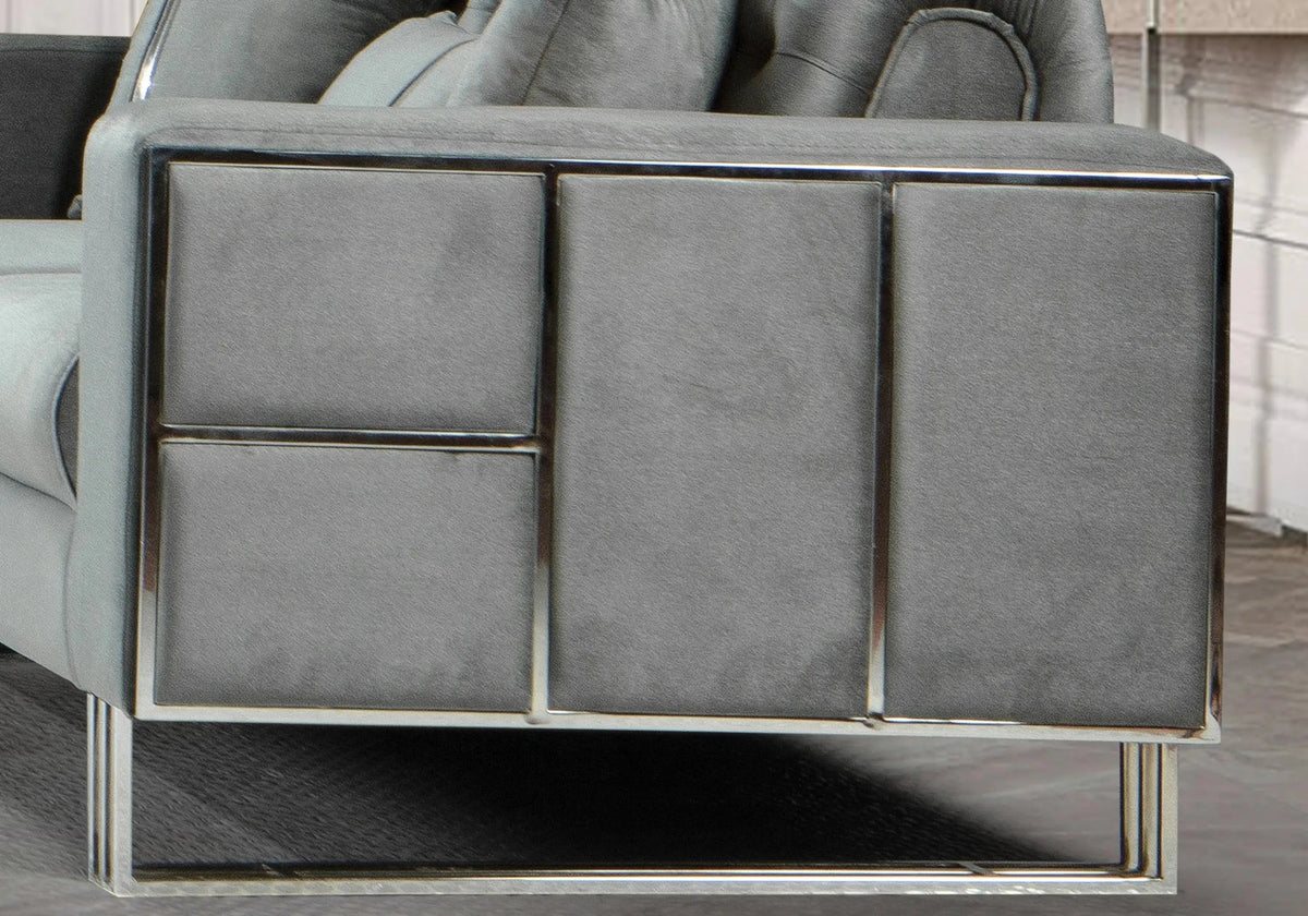 Canapé capitonné en velours gris et métal argenté | Ribella