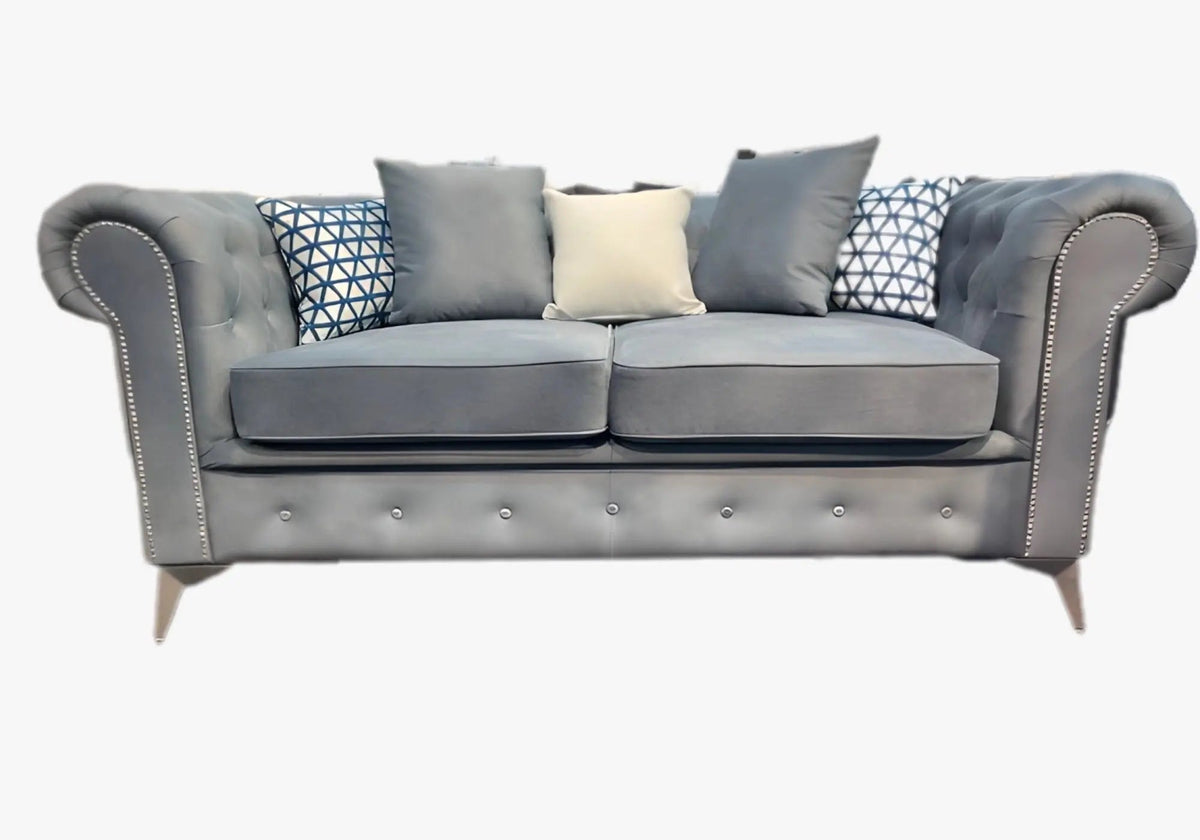 Canapé chesterfield capitonné en gris | Nexo