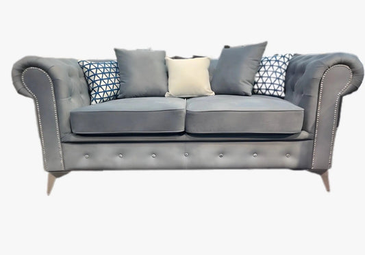 Canapé chesterfield capitonné en gris | Nexo
