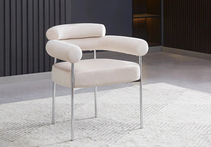 Fauteuil de table en beige et pieds argentés | Kove