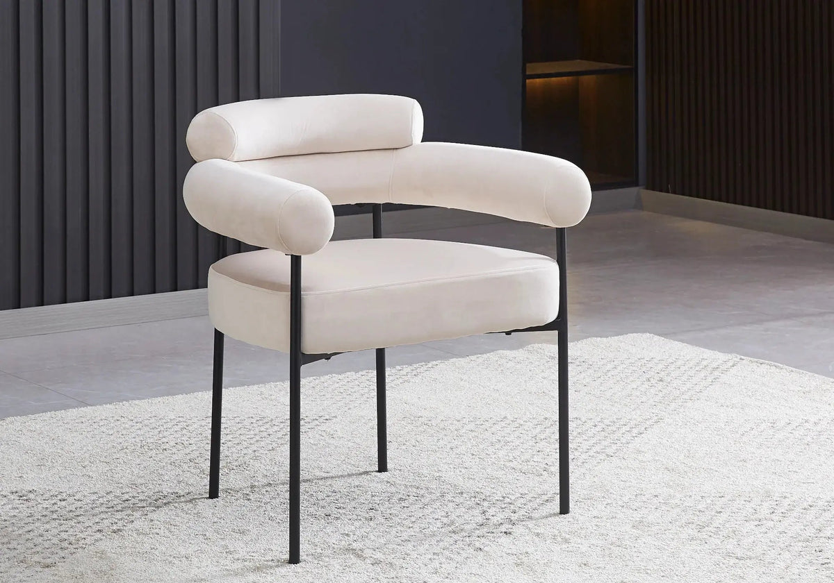 Fauteuil de table en beige avec pieds noirs | Kove