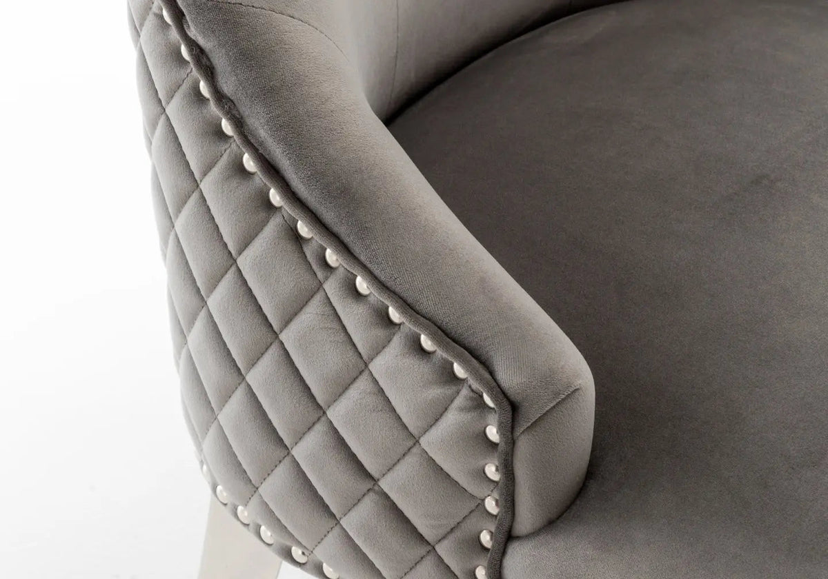 2 chaises capitonnées gris tête de lion | Kreo
