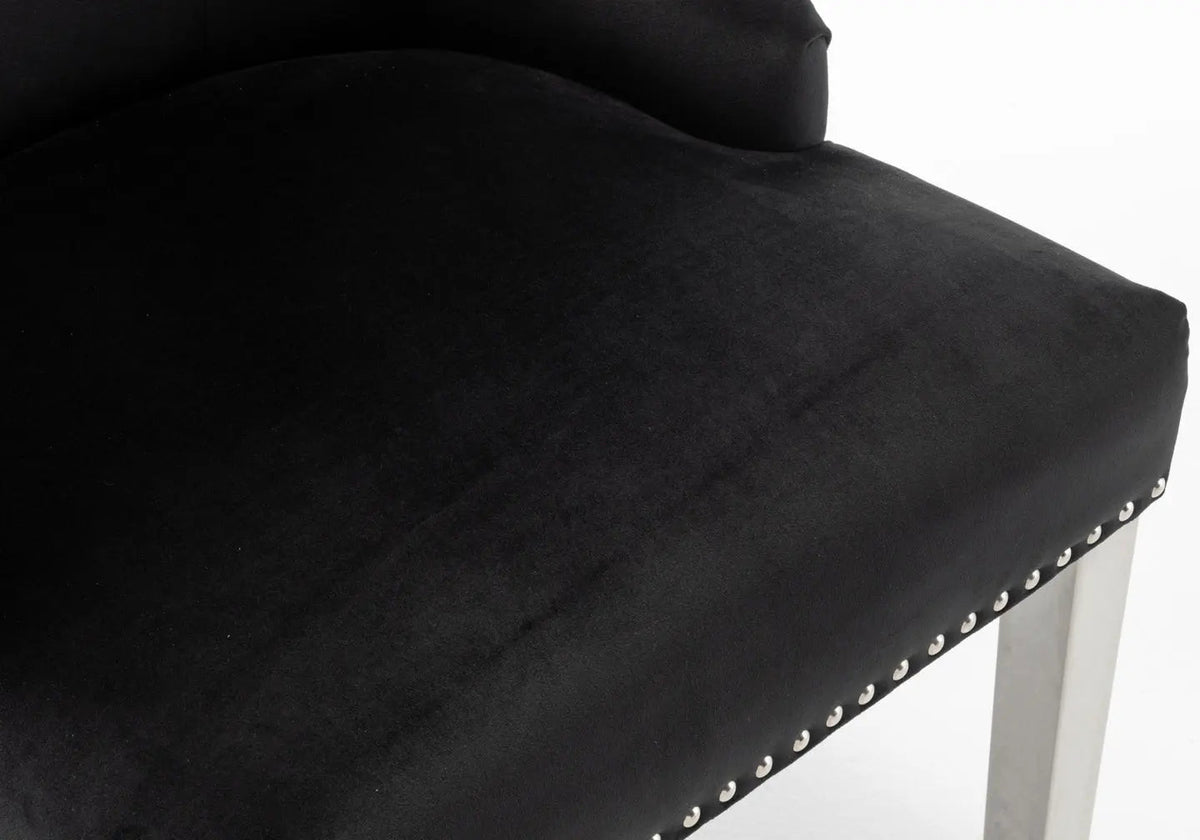Chaise capitonnée noir tête de lion | Kreo