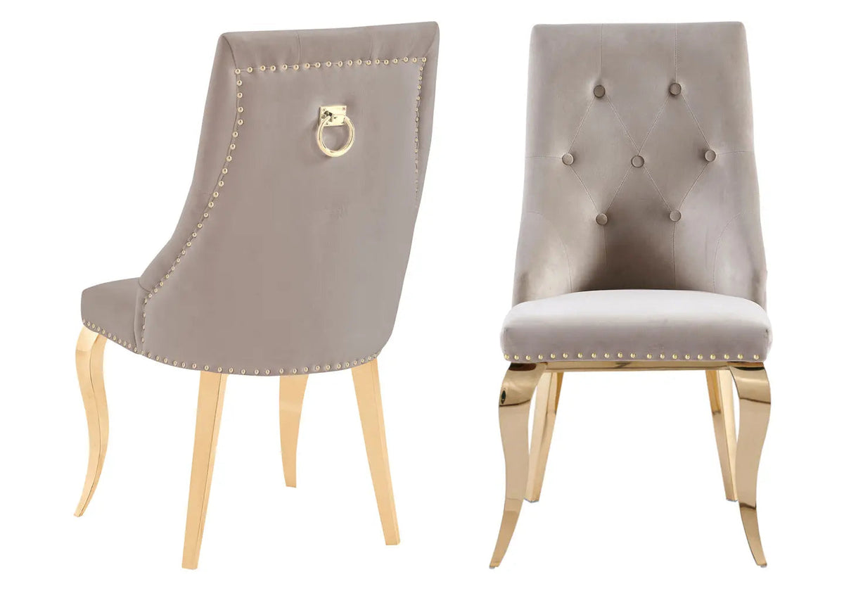 Chaises cloutées en moka et anneau doré | Kalyx