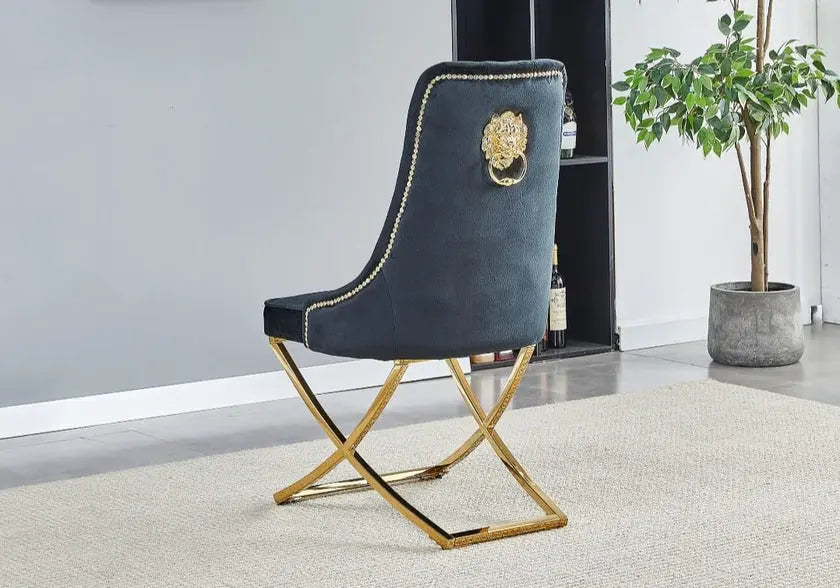 Lot de 4 chaises en noir à tête de lion | Aerix