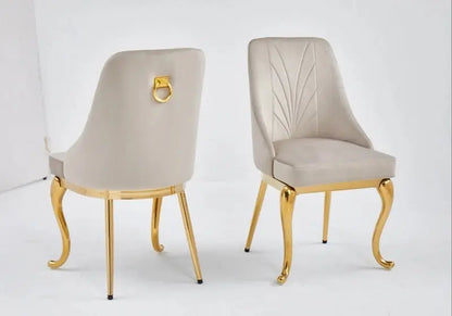 Ensemble table marbre blanc et chaises dorées | Zelix