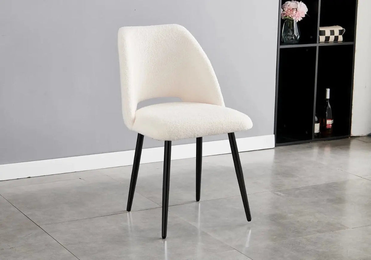 Ensemble table marbre blanc et 4 chaises noires | Kora