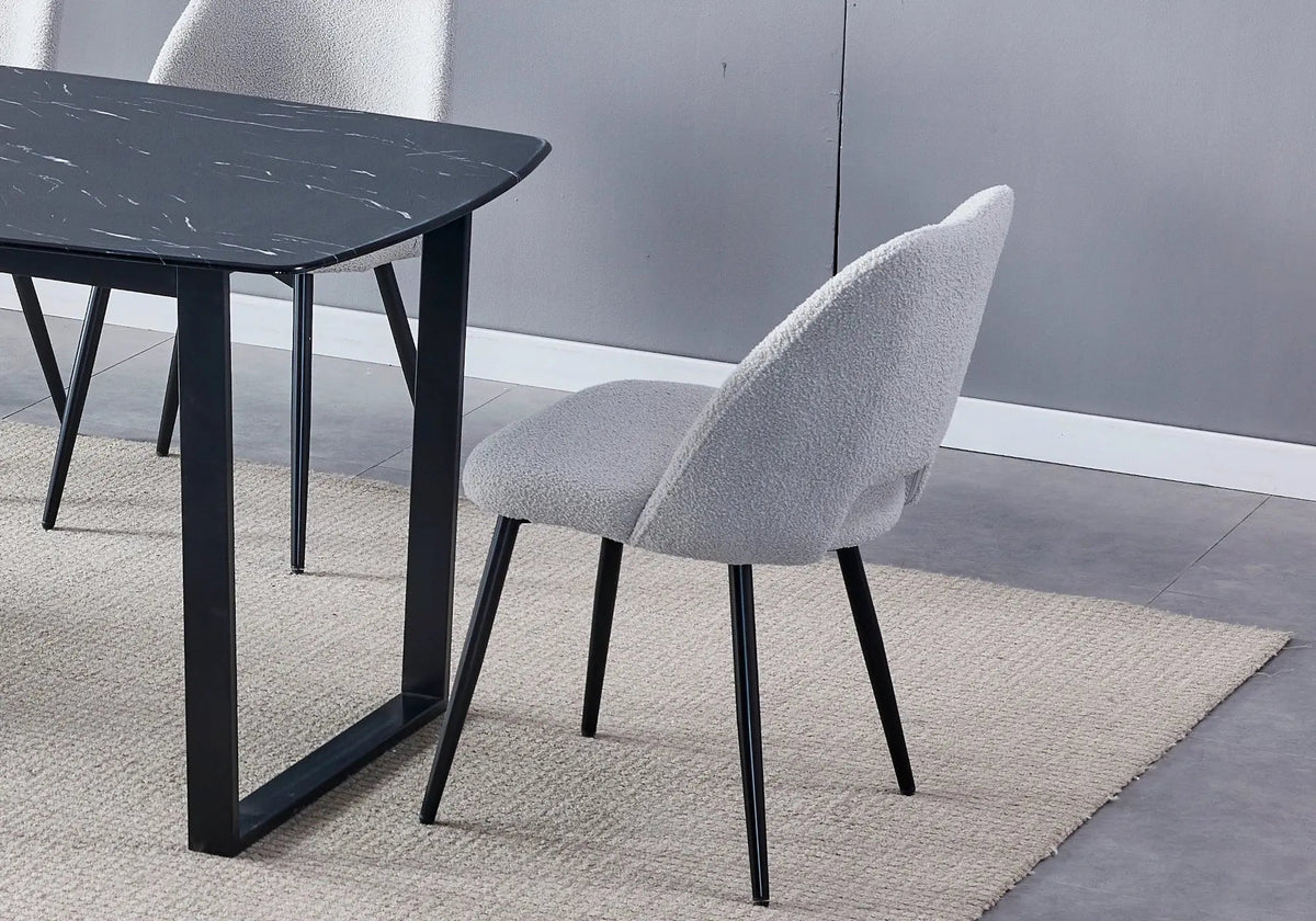 Ensemble table à manger marbre noir et 4 chaises | Kora