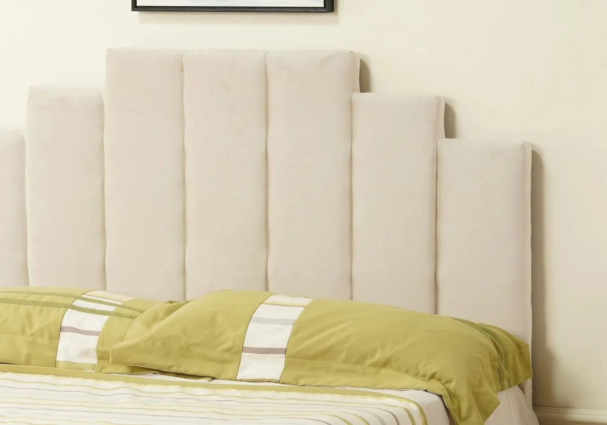 Lit double capitonné en beige élégant | Zynto