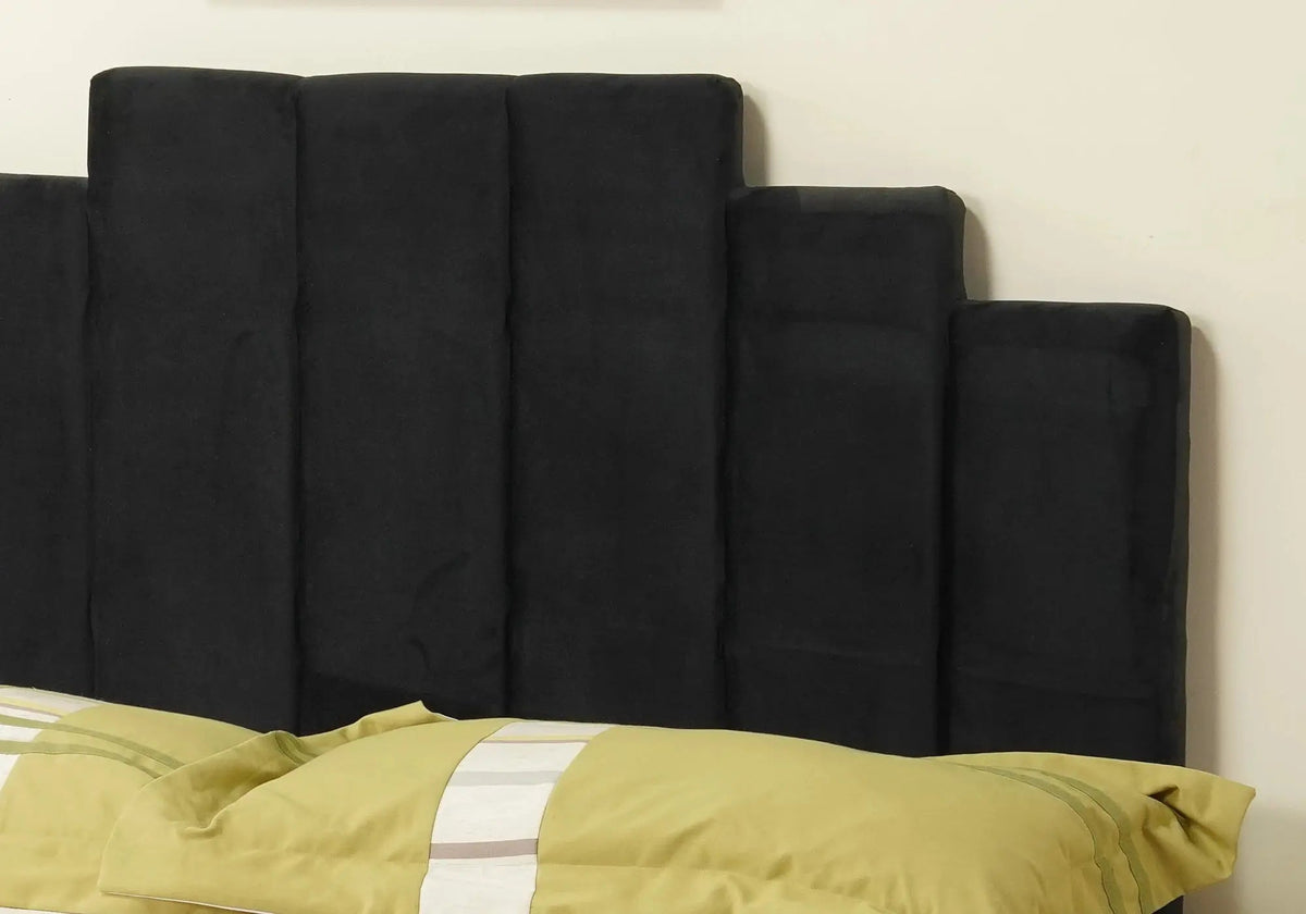 Lit capitonné en noir pour chambre moderne | Zynto