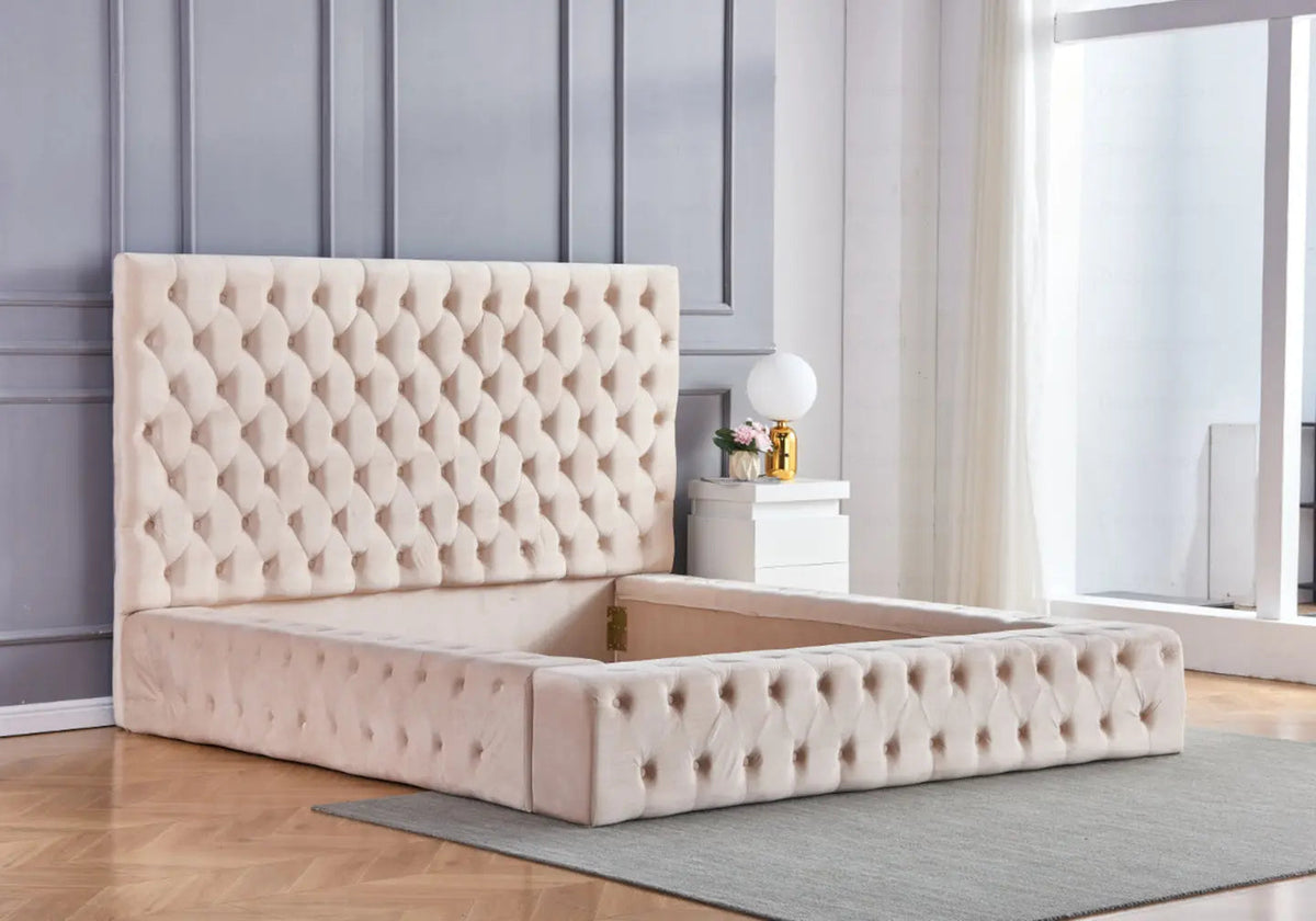 Lit capitonné style chesterfield en beige | Zyra
