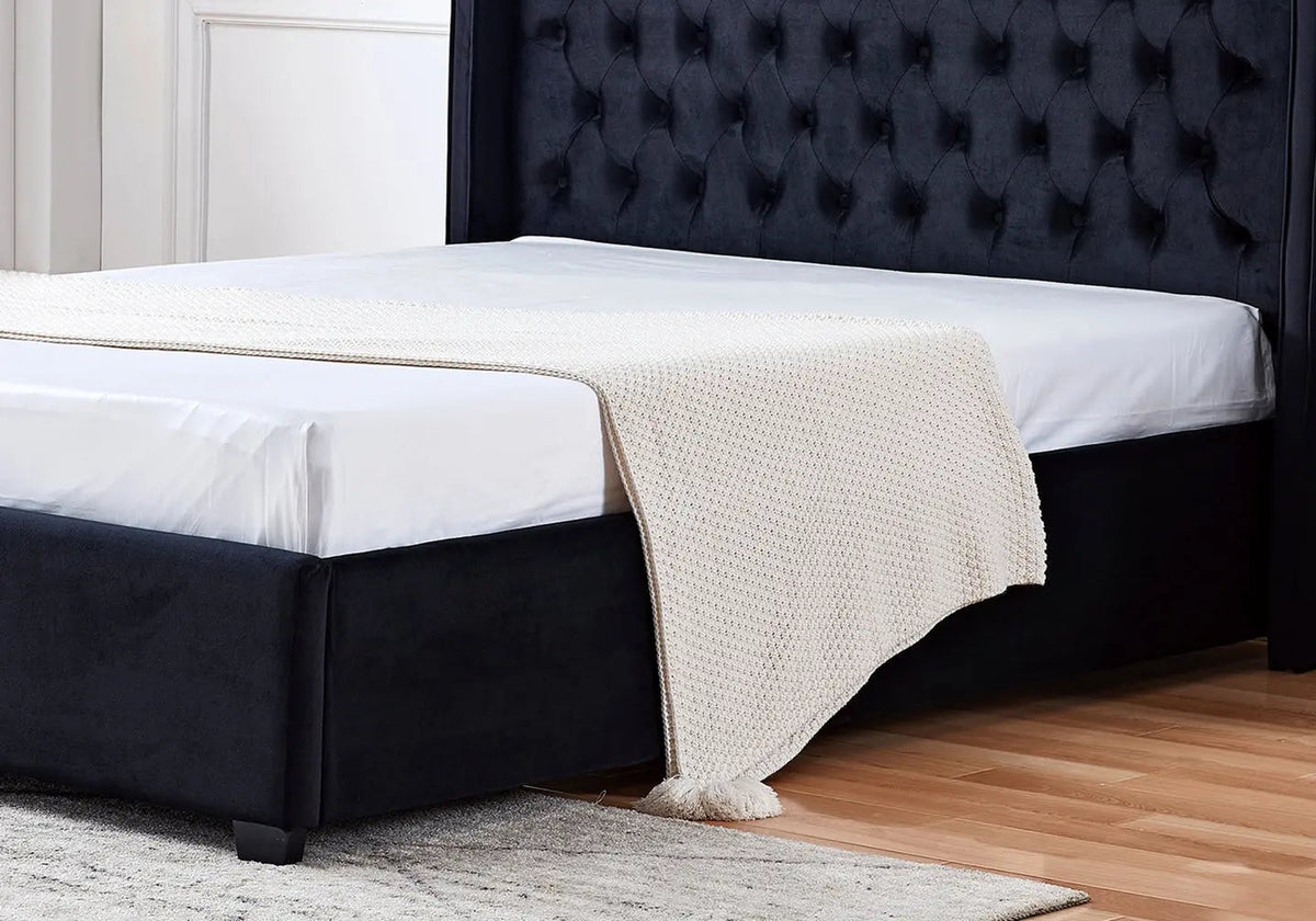 Lit capitonné en noir style chesterfield | Nuvio