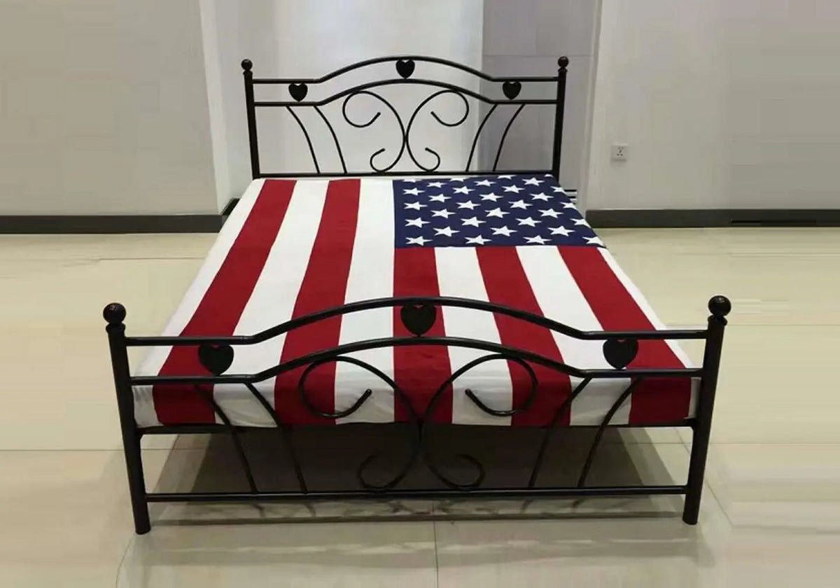 Lit simple en métal noir pour chambre moderne | Ugo
