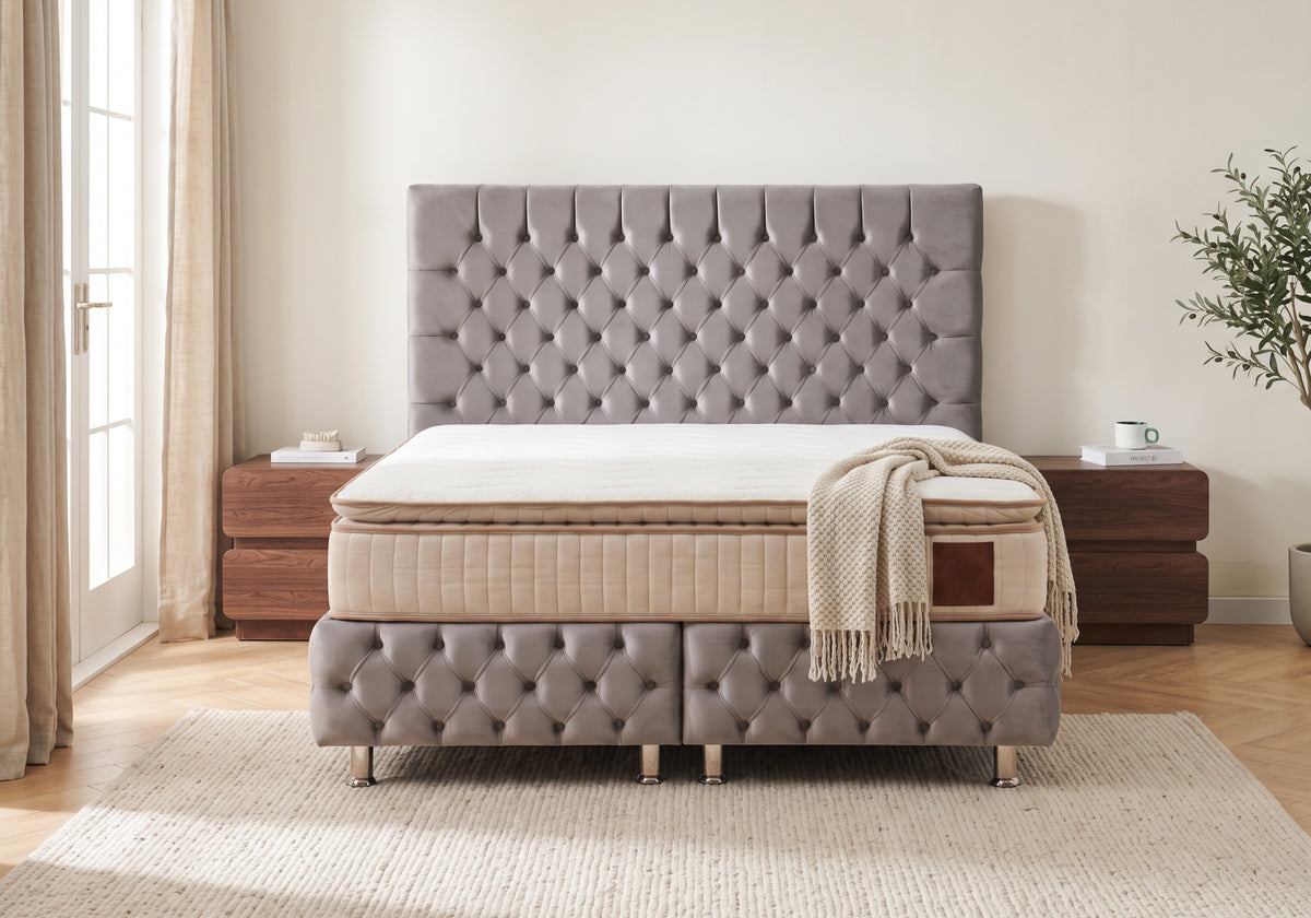 Lit coffre Chesterfield en velours taupe | Palazzo