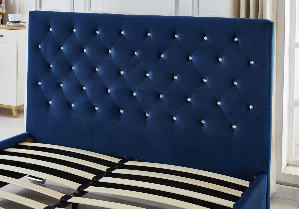Lit double capitonné en bleu avec strass | Cora