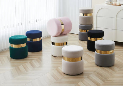Pouf design velours écru avec détails dorés | Vian