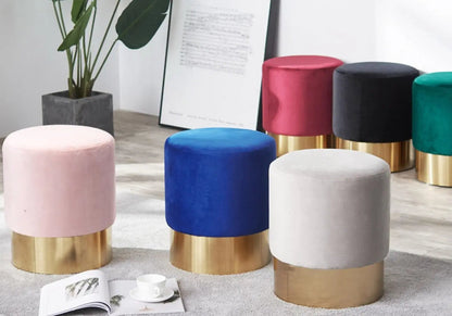 Pouf design en noir et socle en métal doré | Vexta