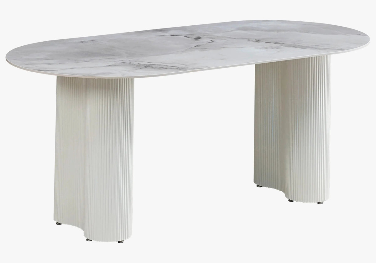 Table marbre céramique et chaises velours écru | Kaelo