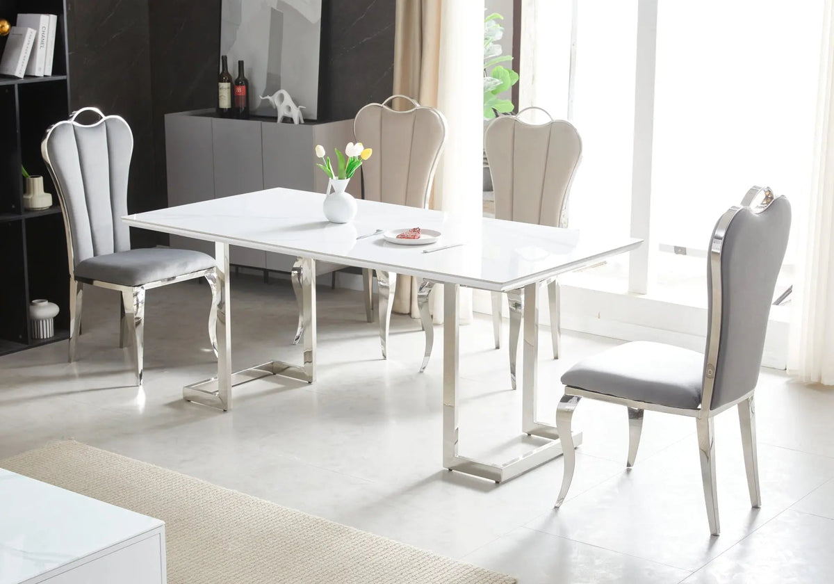 Table à manger dorée en céramique marbre blanc | Veyra
