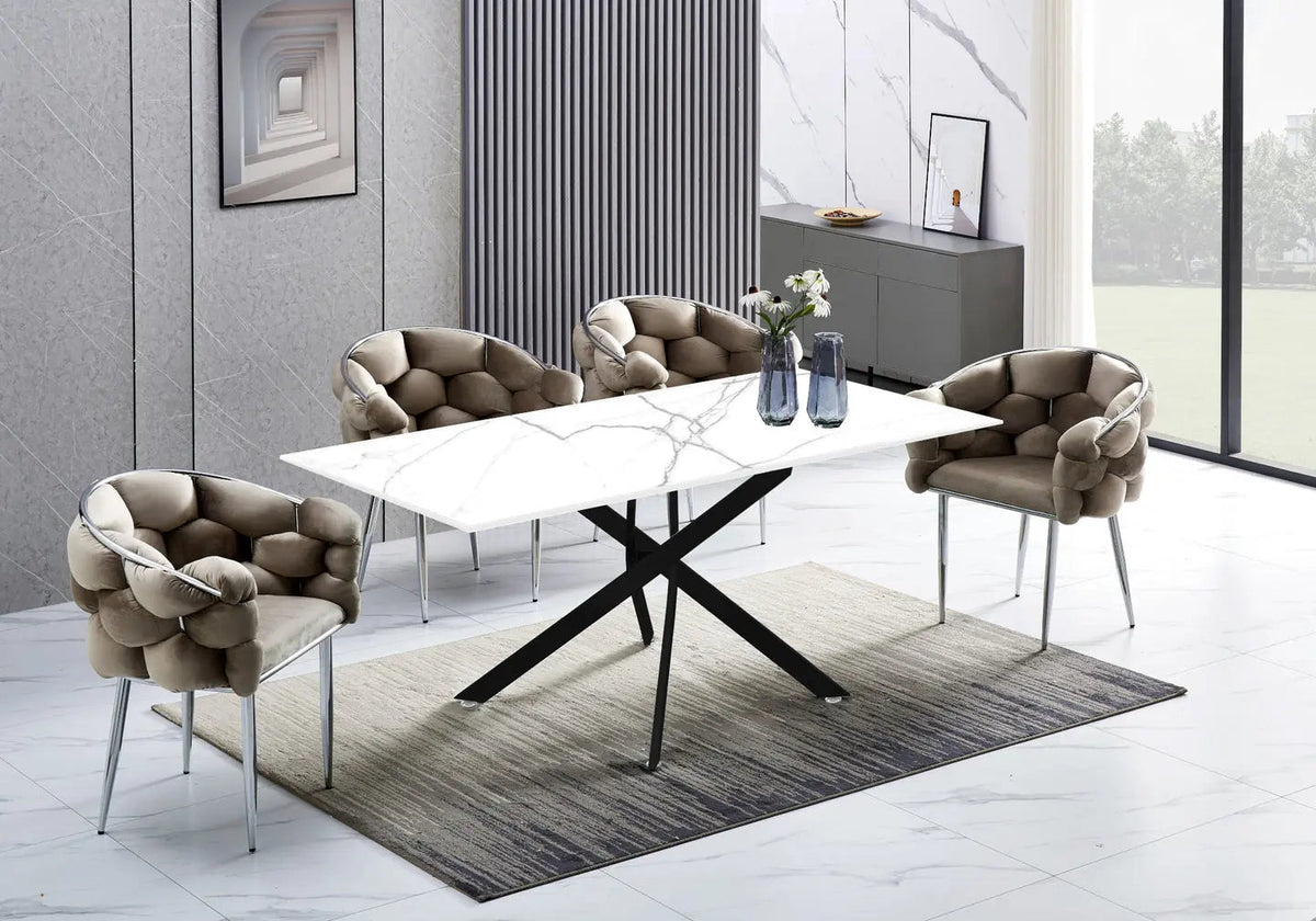 Table à manger noire avec effet marbre blanc | Koda