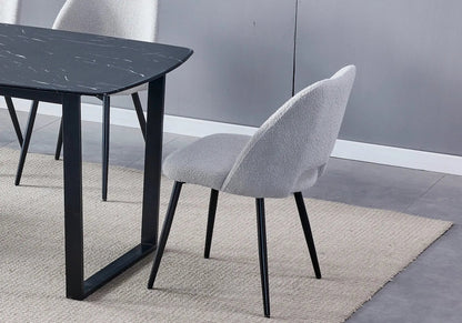 Table à manger effet marbre noir et pieds noirs | Kora