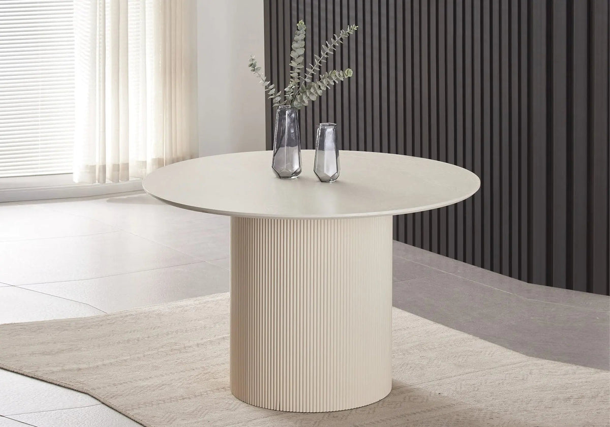 Table à manger ronde blanche au design élégant | Klyro