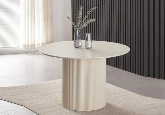 Table à manger ronde blanche au design élégant | Klyro
