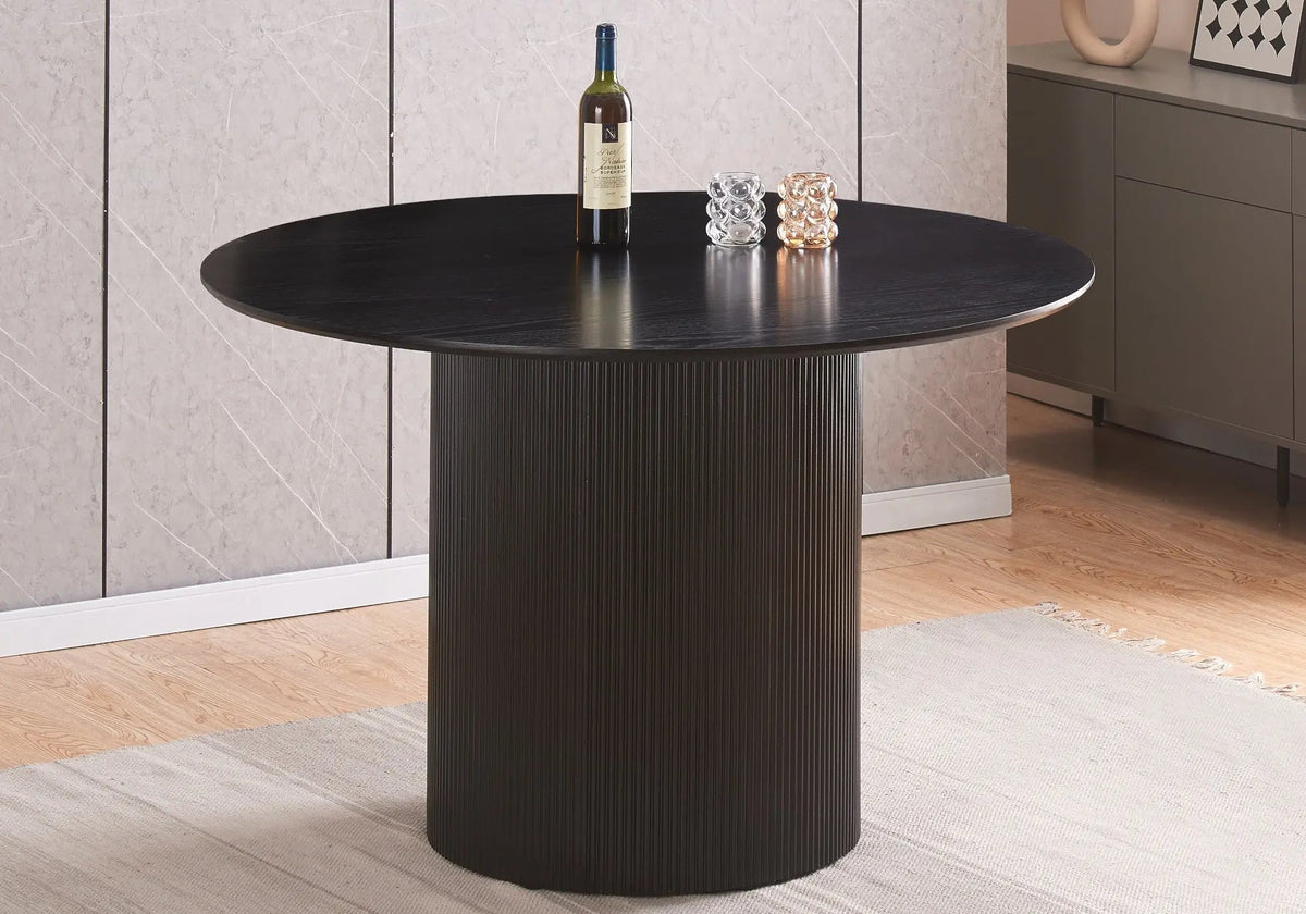 Table à manger ronde noire élégante pour le séjour | Klyro