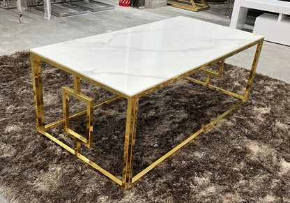 Table basse dorée et marbre blanc pour le salon | Zelix