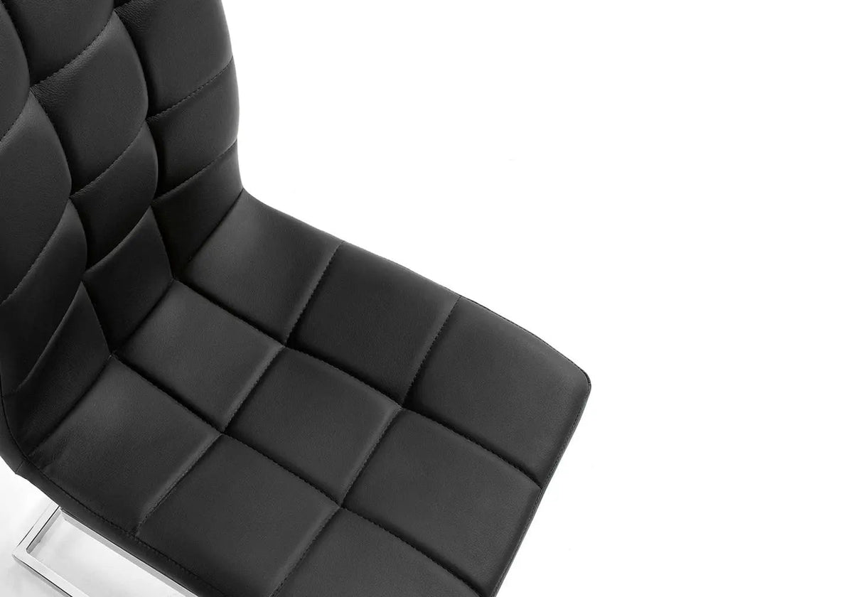Table à manger chêne et verre avec 6 chaises noires | Elora