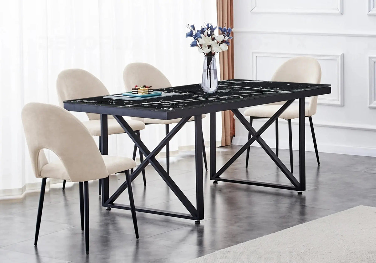 Ensemble table marbre noir et chaises beiges | Zyra
