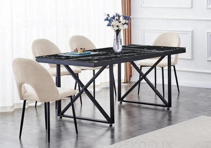 Ensemble table marbre noir et chaises beiges | Zyra