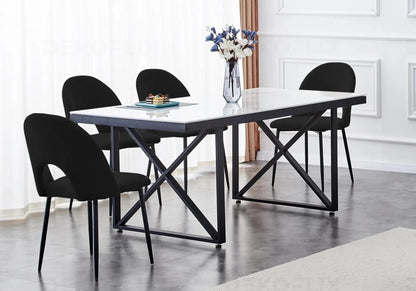 Table noire effet marbre blanc et chaises velours | Zyra