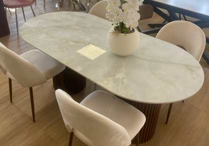 Table à manger ovale marbre onyx et pieds noyer | Kaelis