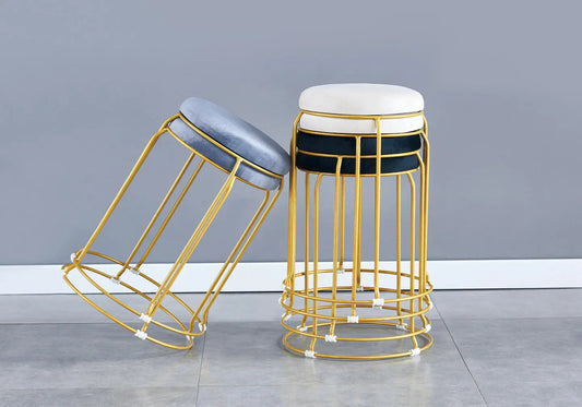 Tabouret d'appoint en noir et métal doré | Vora